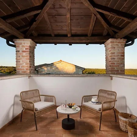 Villa Rustic Rubus & Sylbum With A Pool
