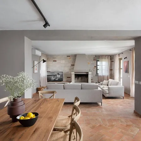 Villa Rustic Rubus & Sylbum With A Pool *