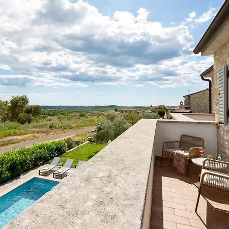 Villa Rustic Rubus & Sylbum With A Pool *
