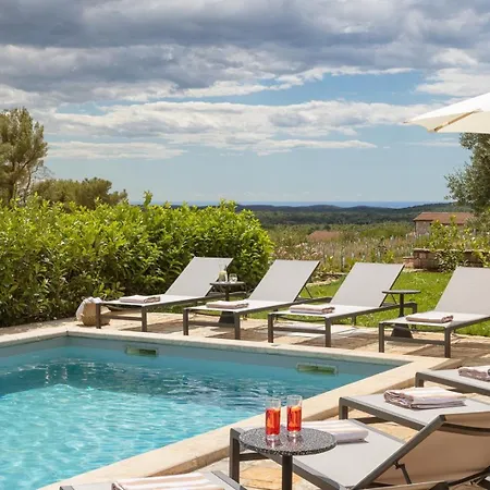Villa Rustic Rubus & Sylbum With A Pool *