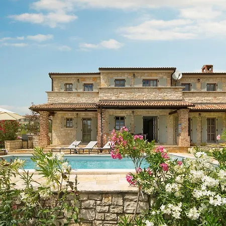 Villa Rustic Rubus & Sylbum With A Pool Sveti Lovrec Pazenaticki
