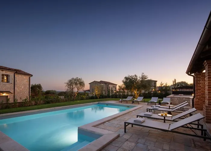 Villa Rustic Rubus & Sylbum With A Pool