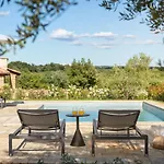 Rustic Rubus & Sylbum With A Pool Vila