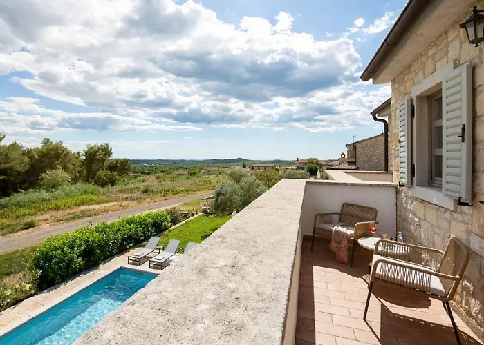 Villa Rustic Rubus & Sylbum With A Pool *