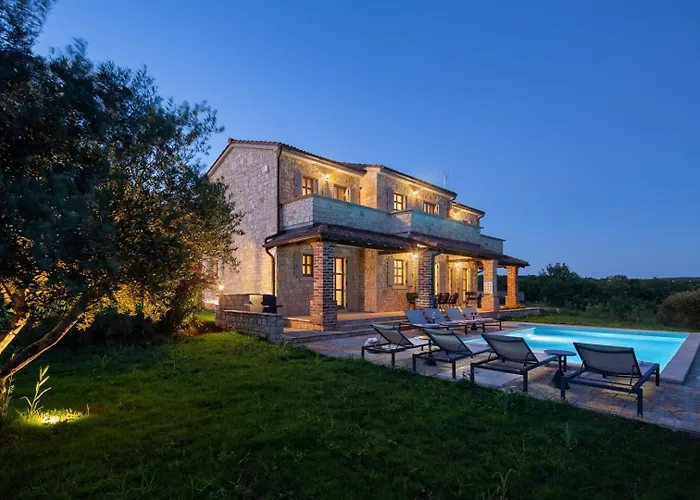 Villa Rustic Rubus & Sylbum With A Pool *